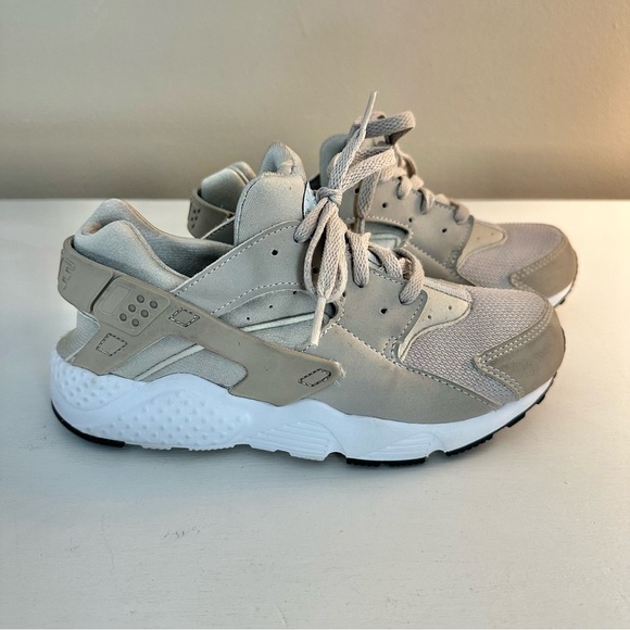 Nike Other - Nike Huarche Silver Gray Youth Running Shoe